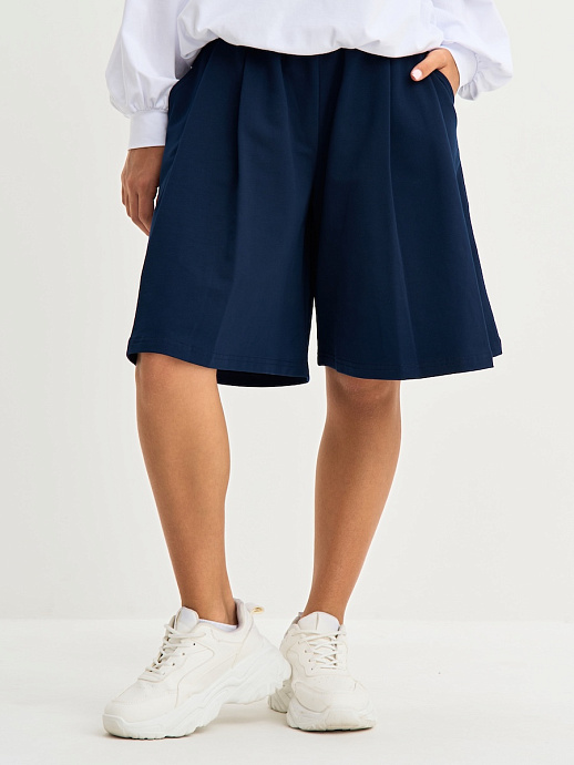 Юбка-брюки для девочки на ребенке