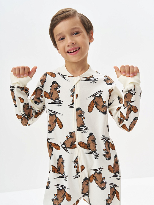 Комбинезон для сна для мальчика на ребенке